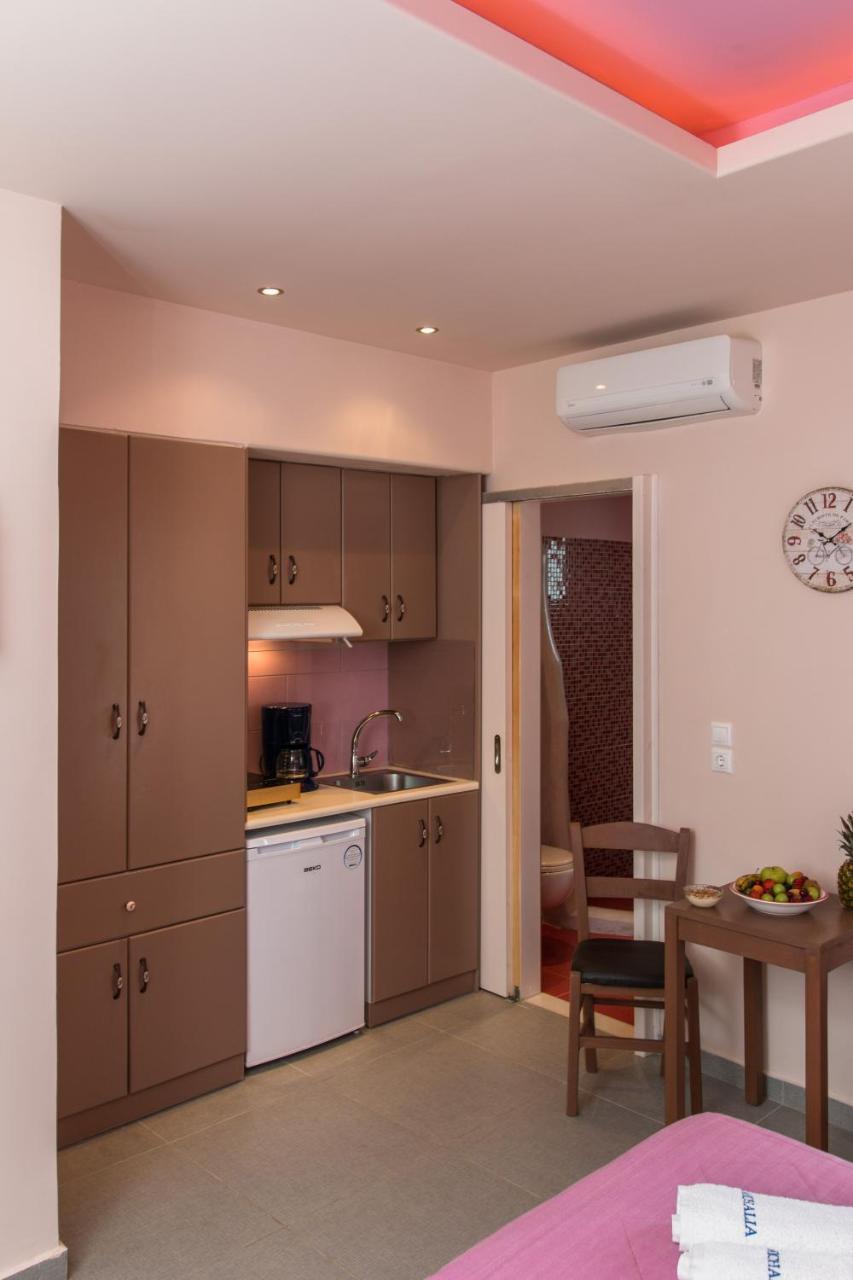 Michaella Studios Плака Екстер'єр фото