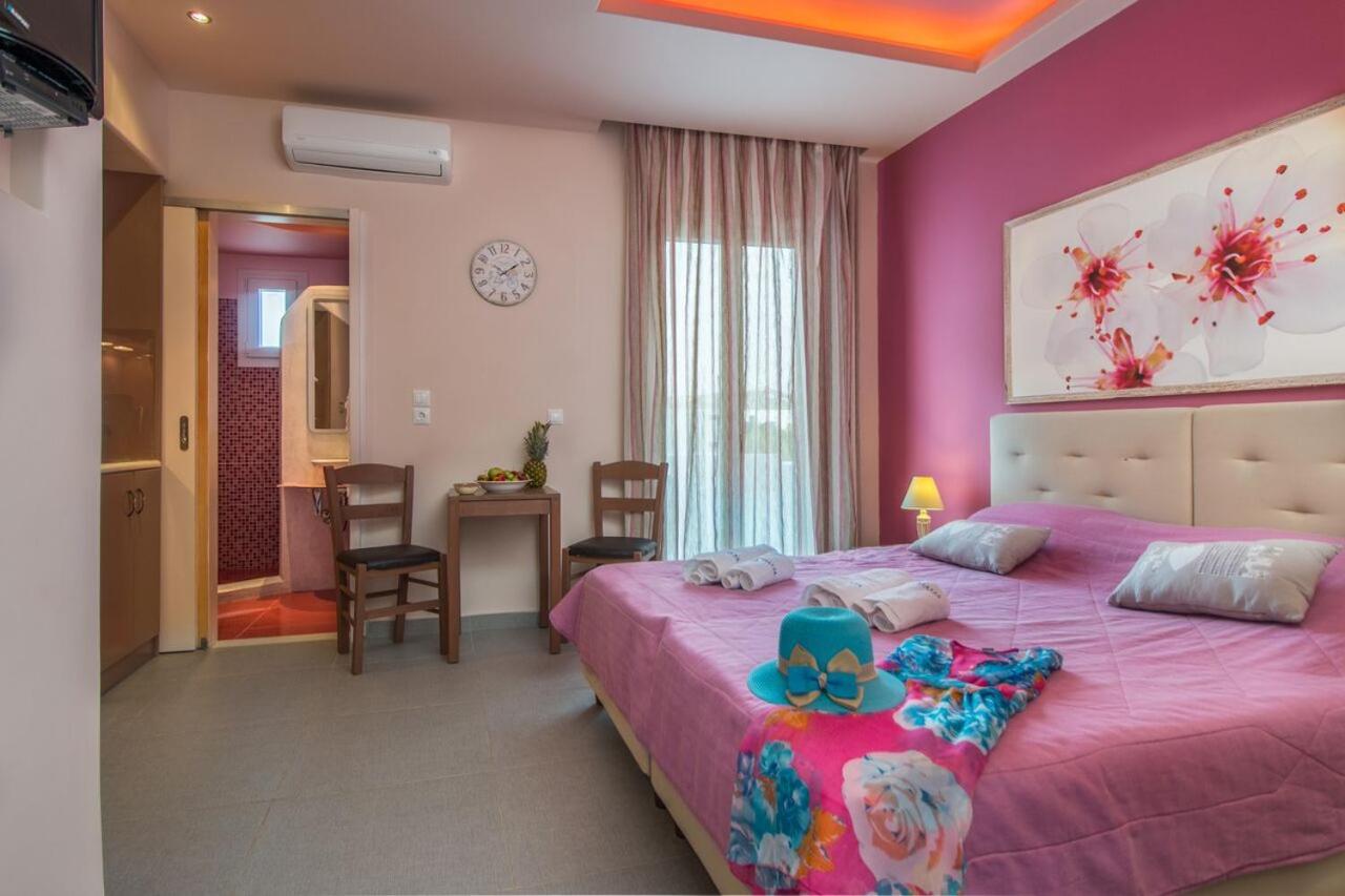 Michaella Studios Плака Екстер'єр фото